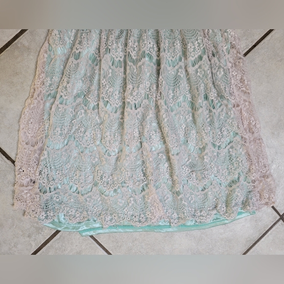 🟪 Lace Overlay dress - Picture 4 of 5